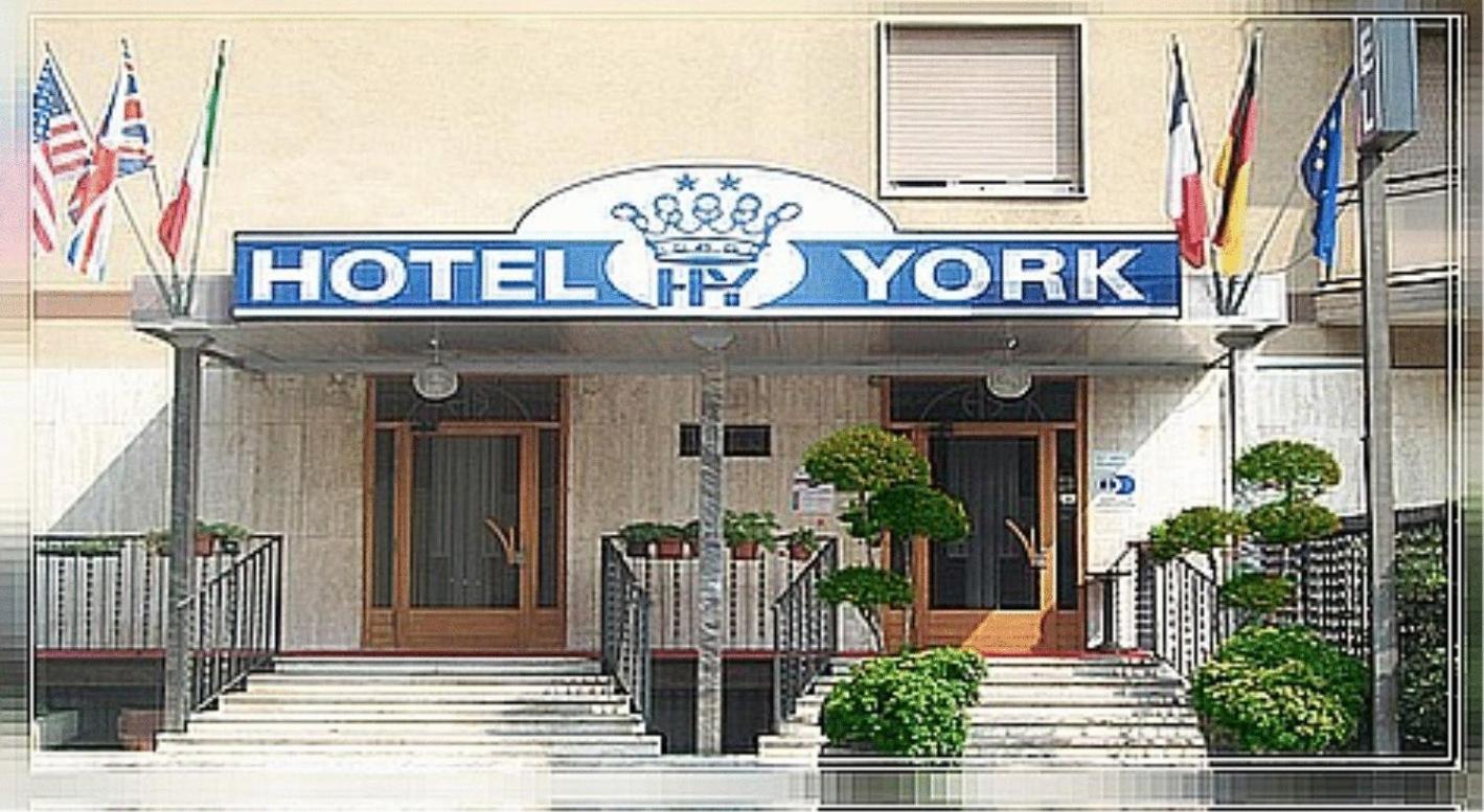 Отель York Чинизелло-Бальзамо Экстерьер фото