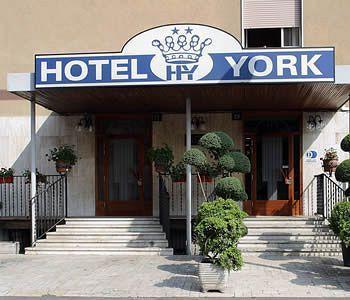Отель York Чинизелло-Бальзамо Экстерьер фото